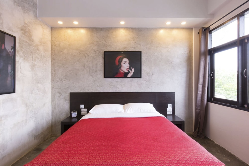 Deluxe Double Room, 1 Queen Bed, Private Bathroom, City View photo 1