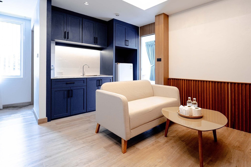 One Bedroom Suite - Photo 2