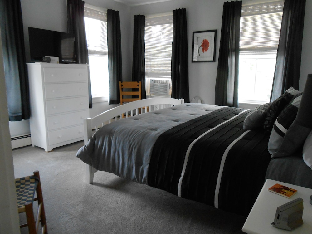 Comfort Room, 1 King Bed photo 1