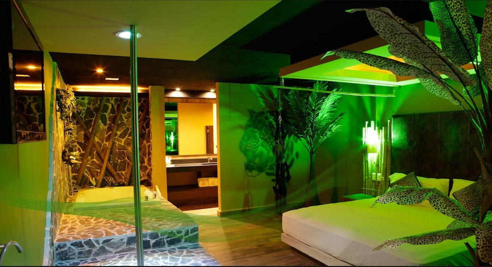 Suite Jungla with Round Bed