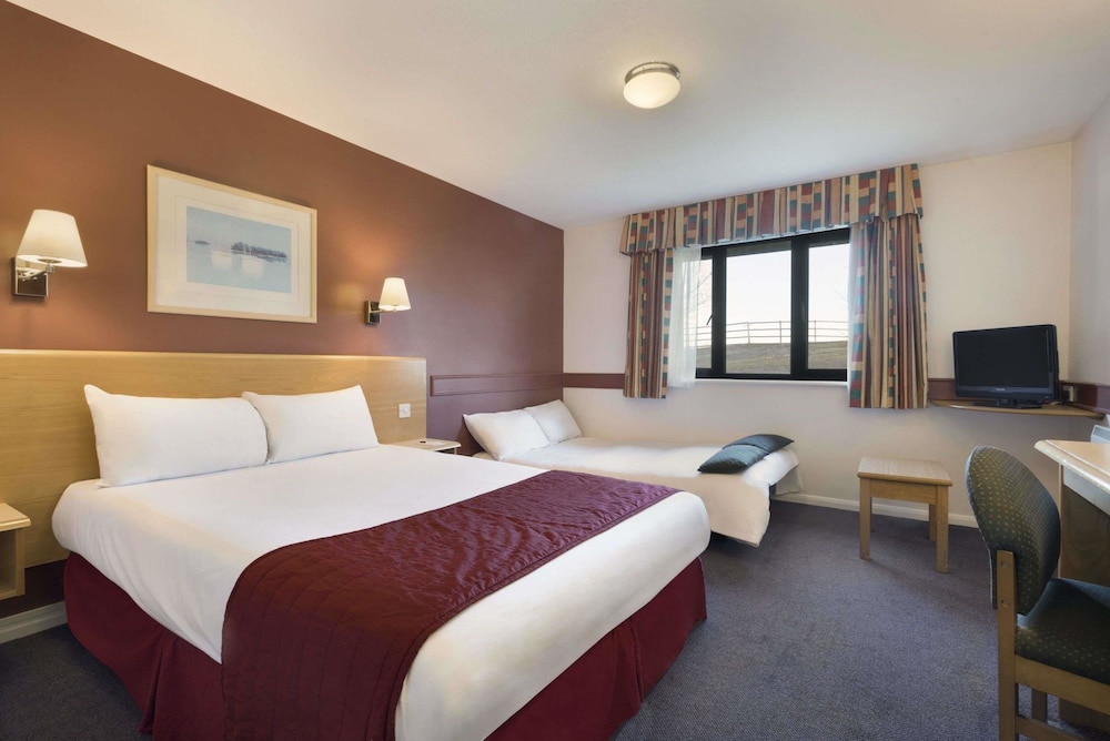 Room, Multiple Beds, Non Smoking - Photo 3