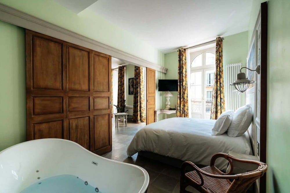 Romantic Apartment, City View