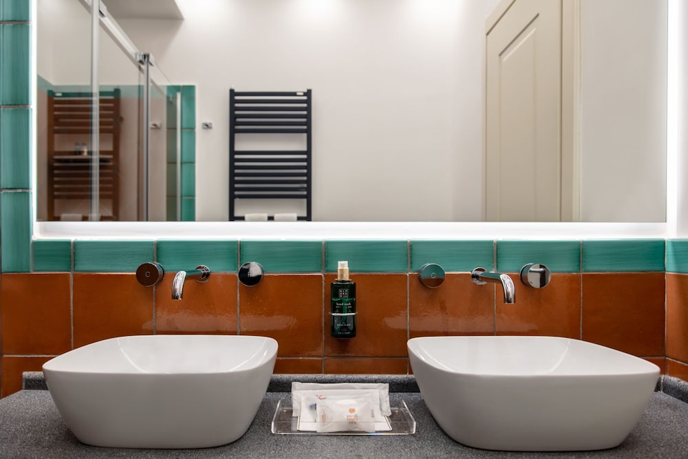 Junior Double or Twin Room, Sea View - Photo 8