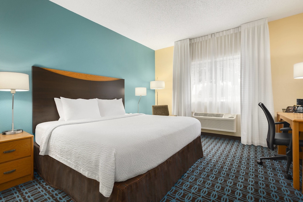 Room, 1 King Bed (Mobility/Hearing Access, Roll-In Shwr) - Photo 1