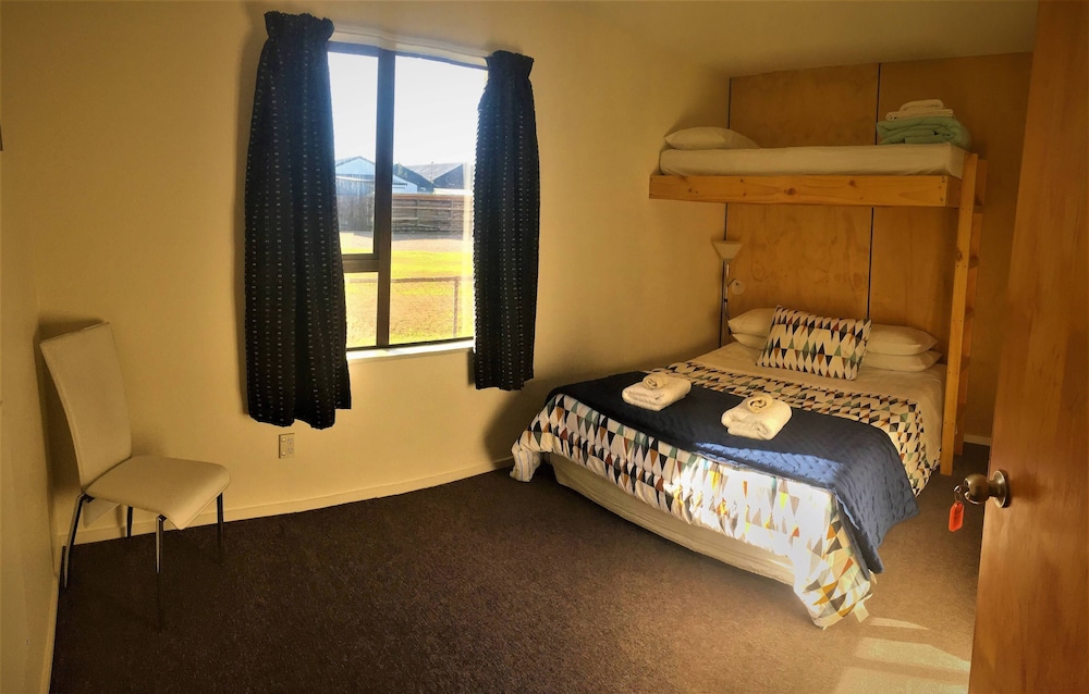 Family Room, Queen bed and Single with Ensuite