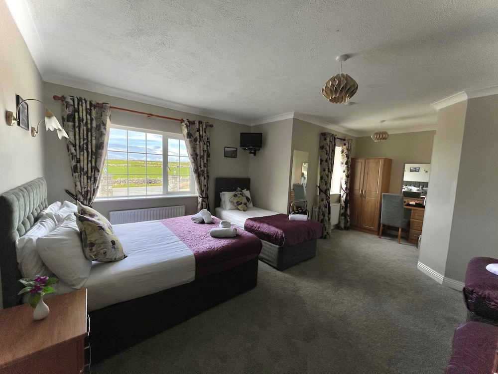 Deluxe Room, Ensuite photo 2