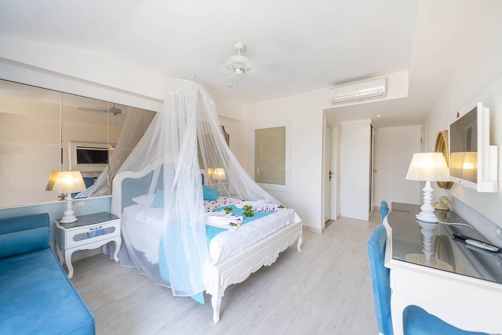 Honeymoon Room