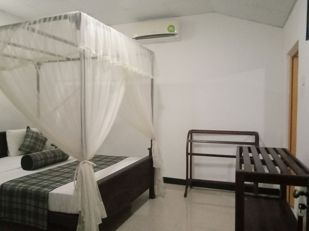 Double Room, Private Bathroom, Ground Floor (with A/C) photo 3