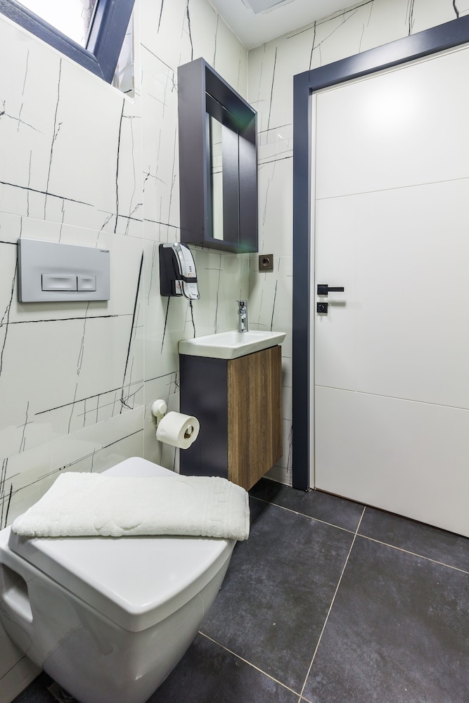 Standard Suite, Ground Floor photo 2