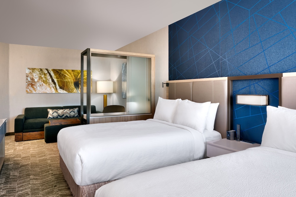 Suite, 2 Queen Beds - Photo 1
