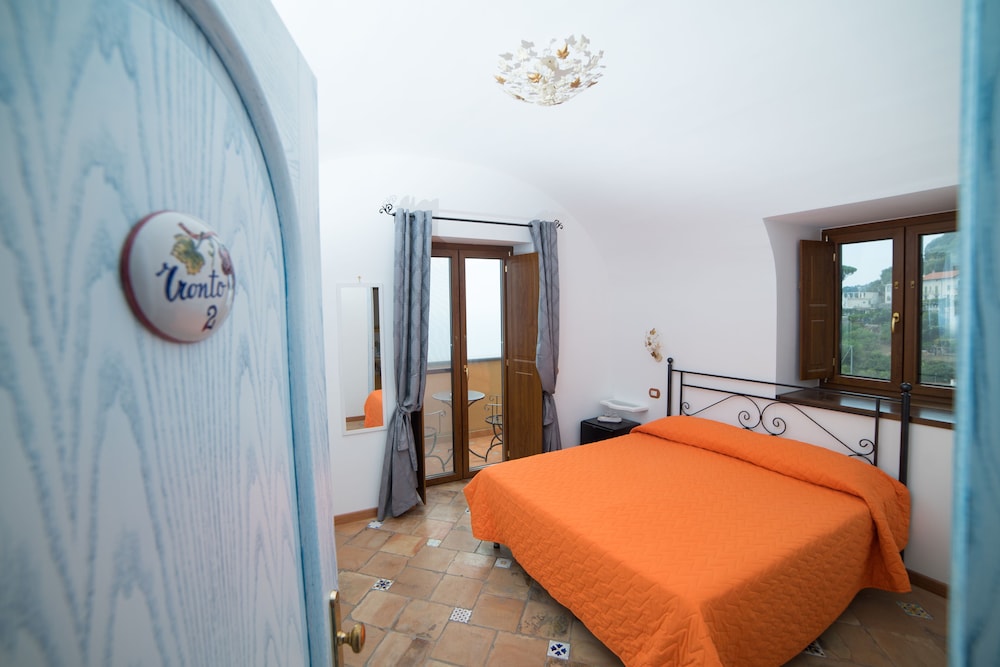 Double Room, 1 Queen Bed, Sea View (Tronto 2) photo 2