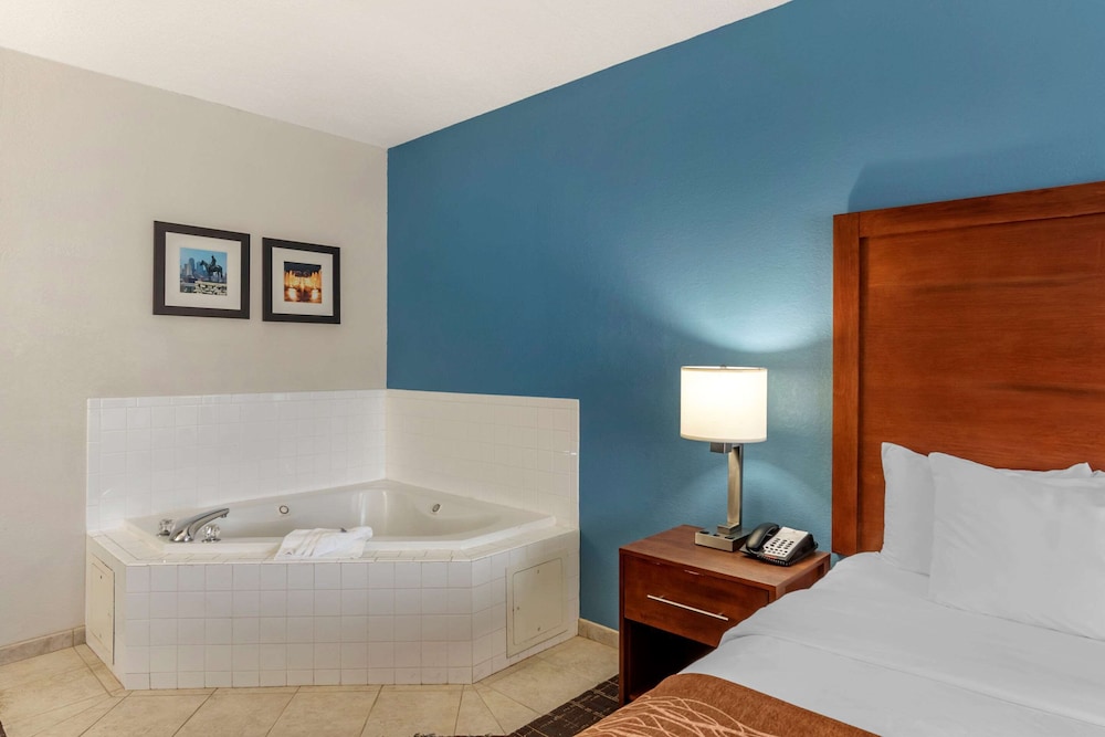 Suite, 1 King Bed, Non Smoking, Hot Tub - Photo 2