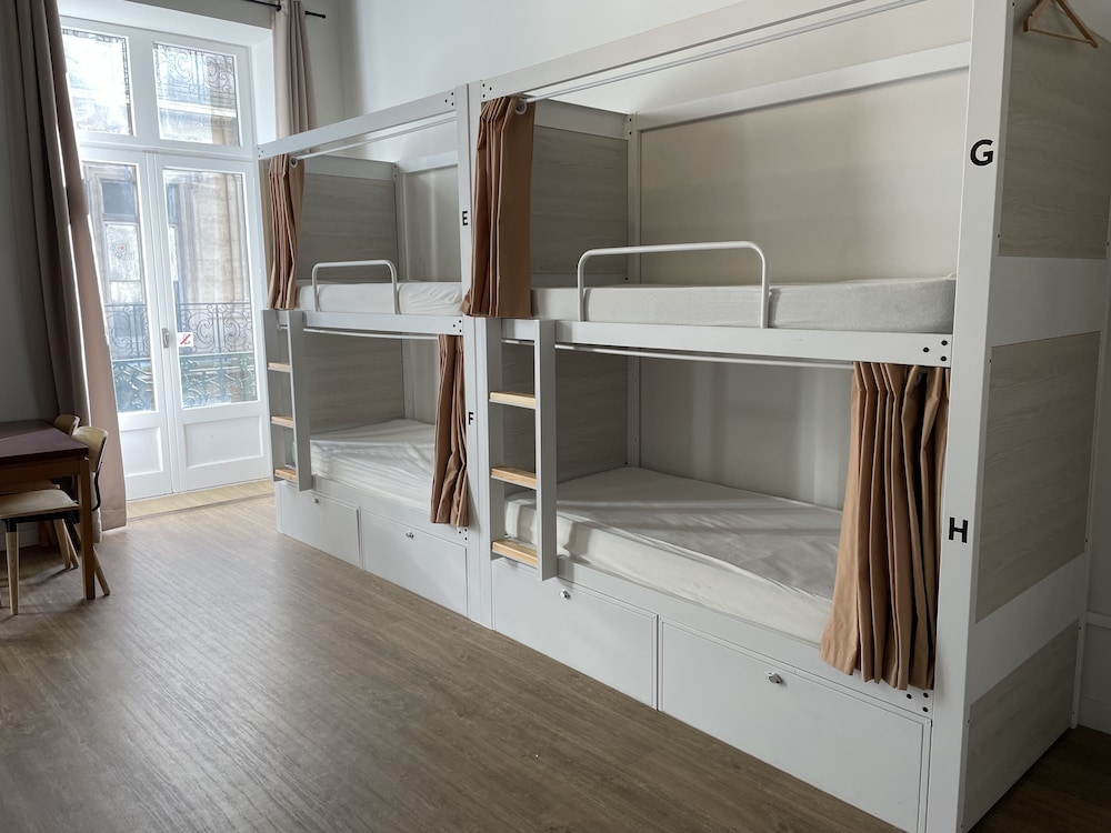 1 bed in a female dorm for 6 persons photo 1