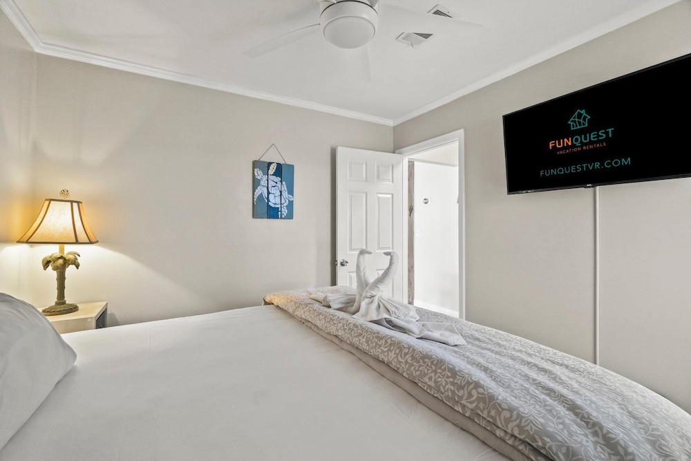 Condo, Multiple Beds (7904 Surf Dr #7)