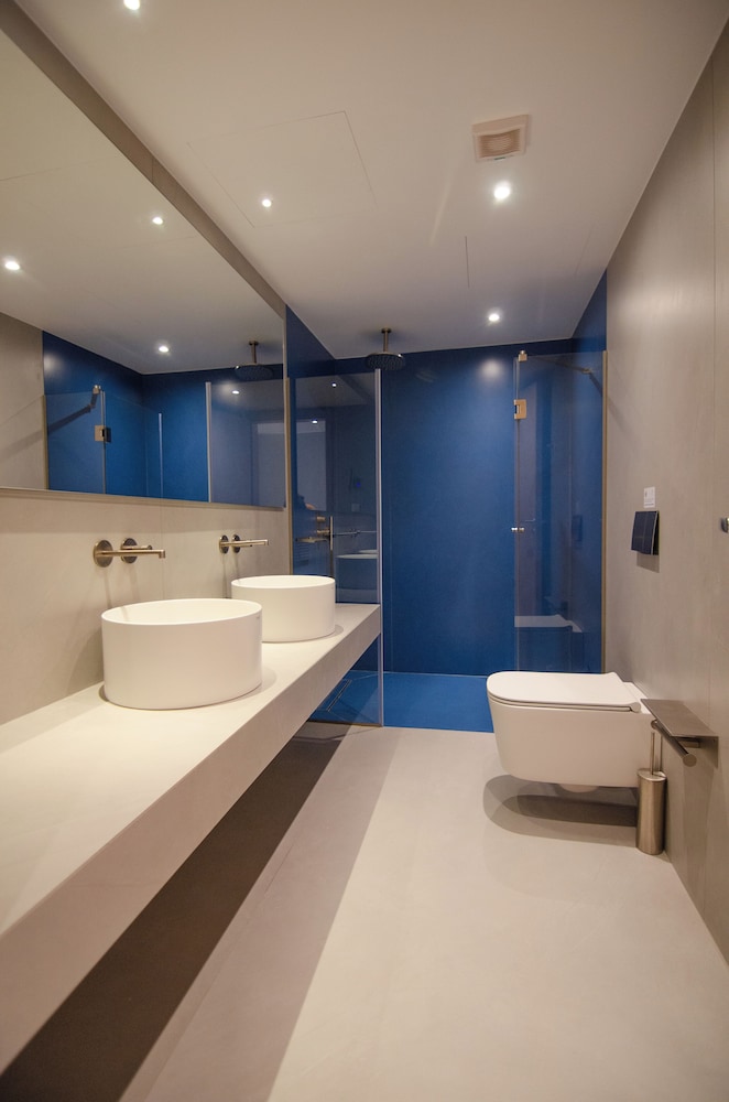 Luxury Suite - Photo 6