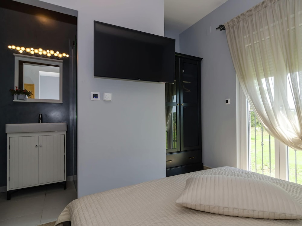 Villa photo 2