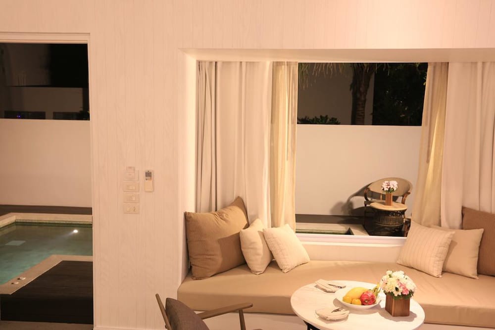Pool Villa thumbnail 6