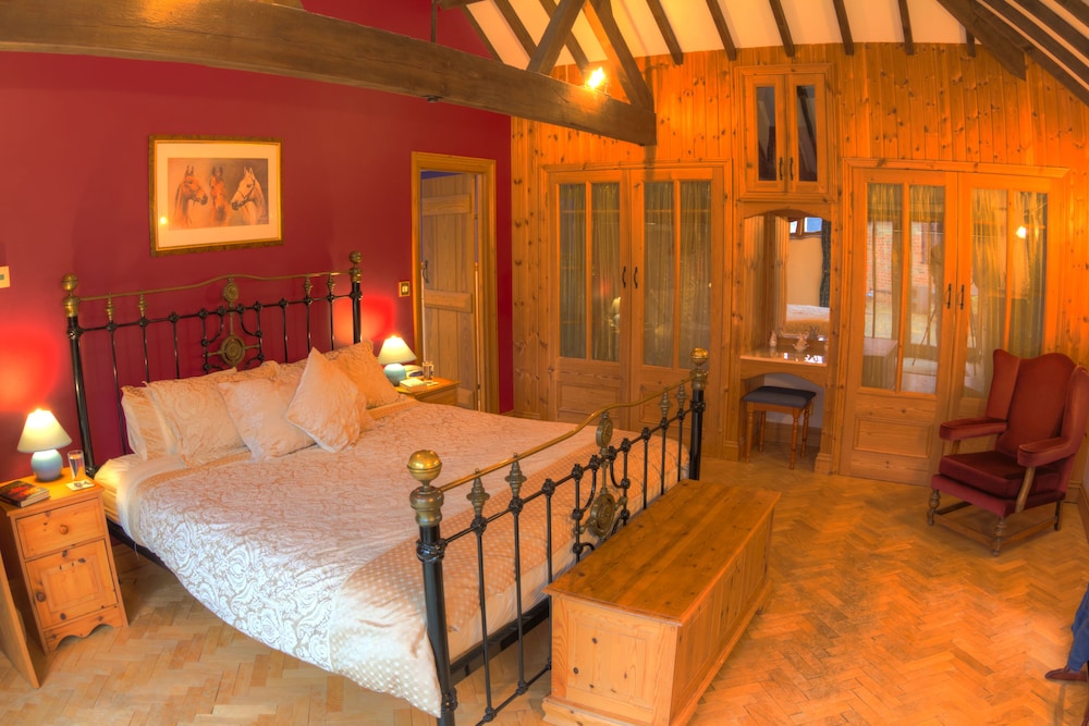 Deluxe Double Room (2 Adults And 1 Child) photo 1