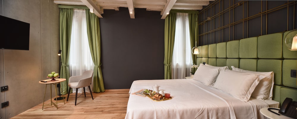 Exclusive Triple Room, Multiple Beds, Non Smoking, Canal View photo 1