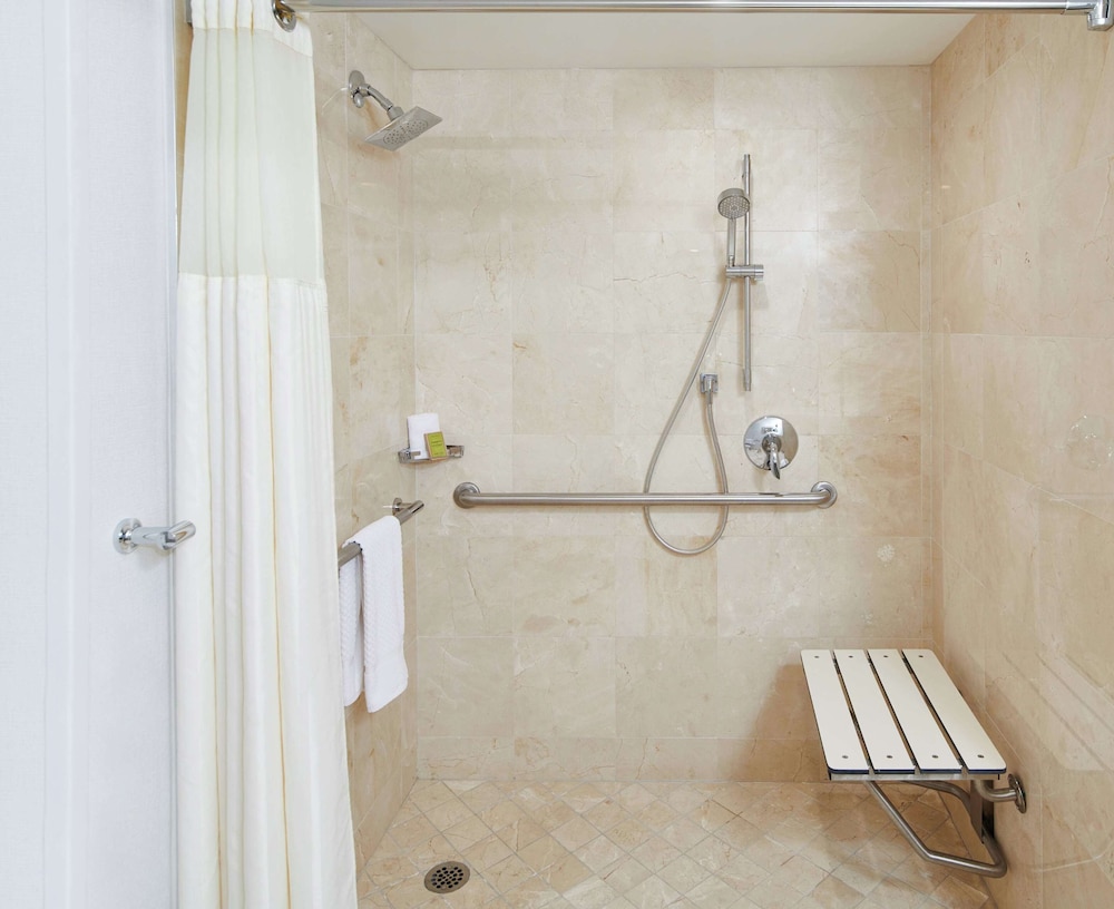 Room, 1 Double Bed, Accessible, Non Smoking (Roll-in Shower) - Photo 6