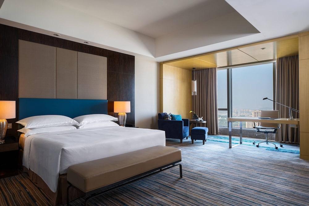 Premier Room, 1 King Bed, City View photo 1