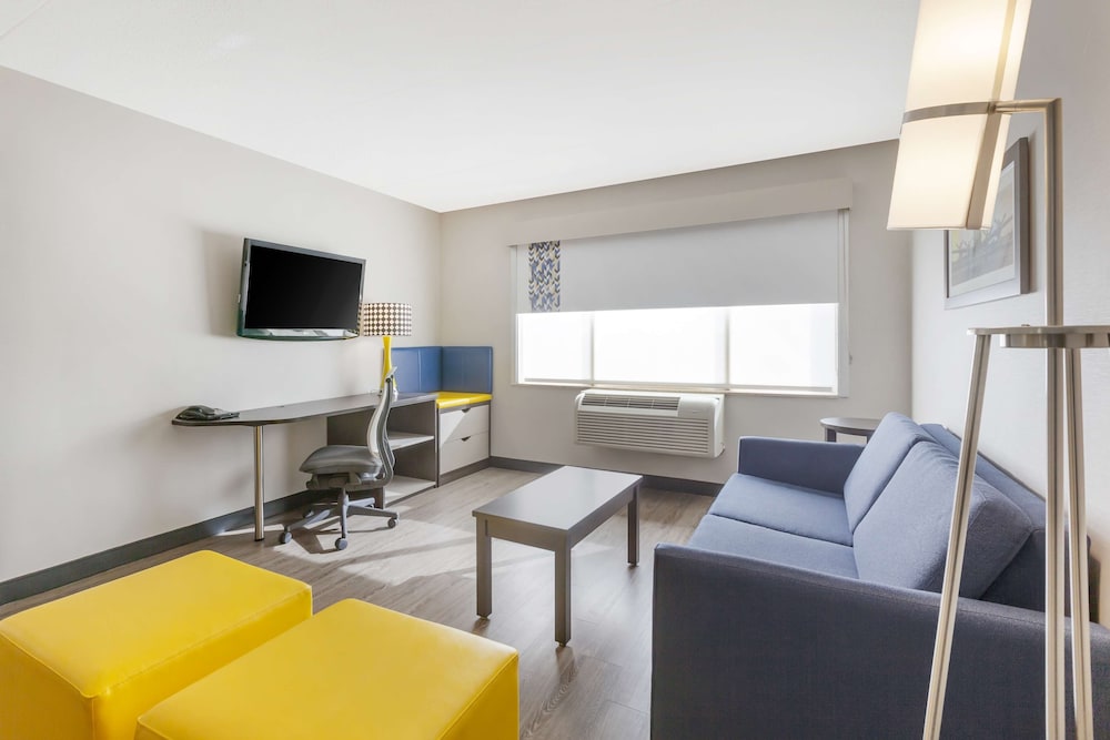 Suite, 1 King Bed, Non Smoking, Refrigerator & Microwave (Walk-in Shower;with Sofabed) - Photo 4