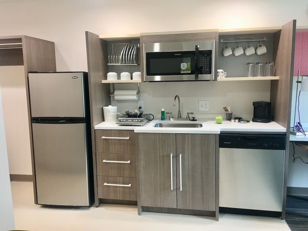 Studio, 1 Queen Bed, Accessible, Bathtub