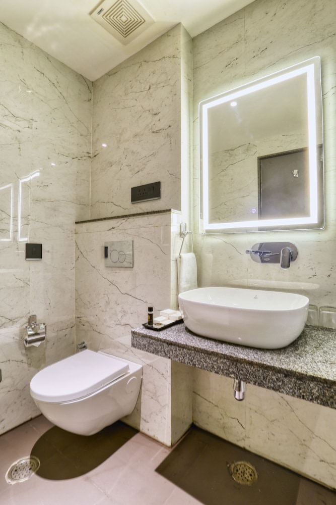 Deluxe Room - Photo 2