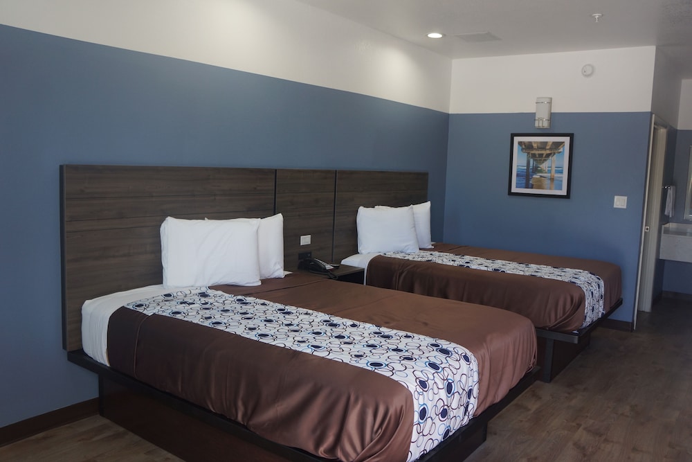 Room, 2 Queen Beds photo 3