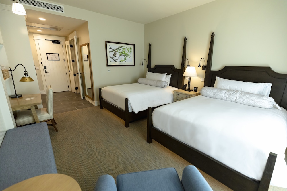 Standard Room, 2 Queen Beds, Golf View