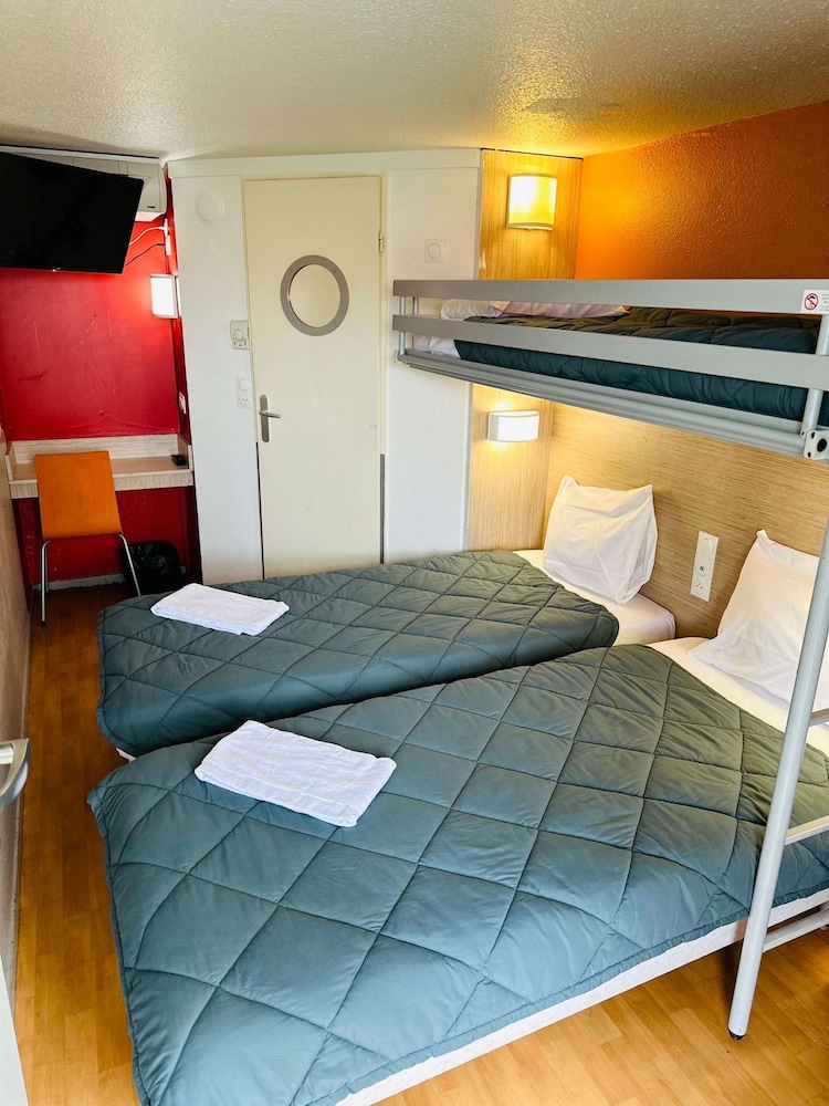 Standard Room, 3 Twin Beds - Photo 3