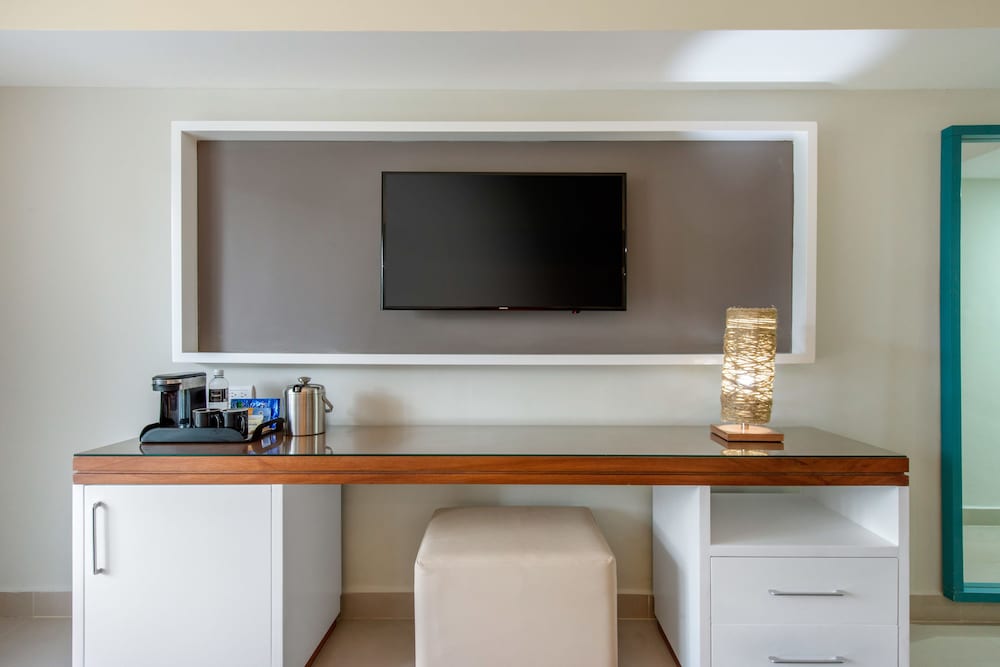 Deluxe Family Room - Photo 2