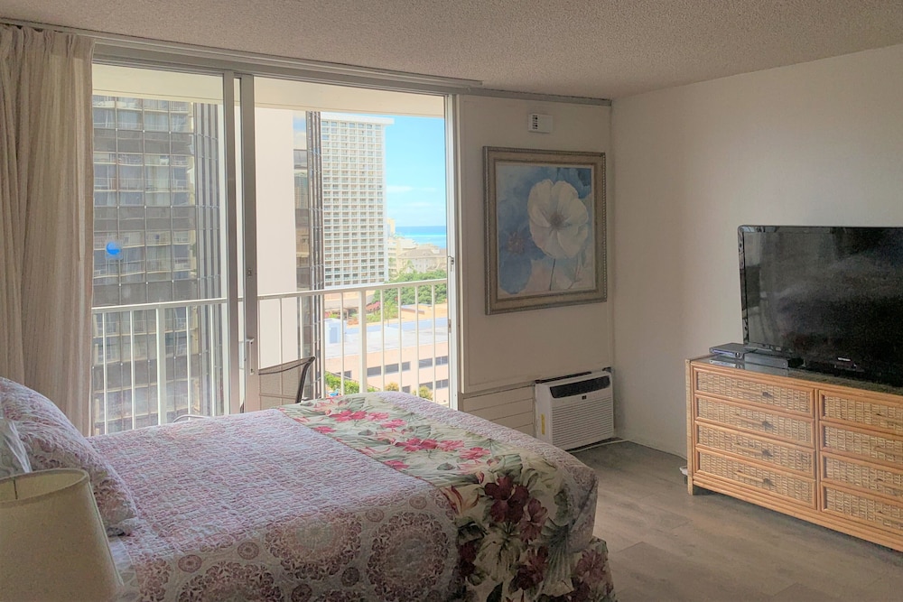 Standard Studio, 1 Queen Bed with Sofa bed, Kitchen (F16A03)