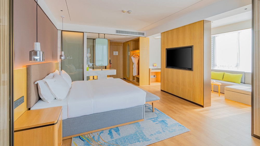 Premium Room, 1 King Bed, Lake View