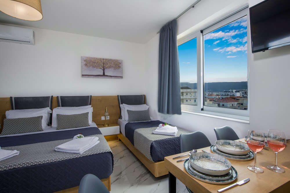 City Triple Room