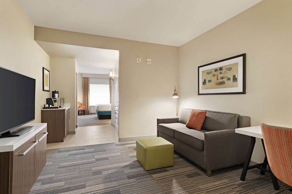 Junior Suite, Accessible - Photo 3