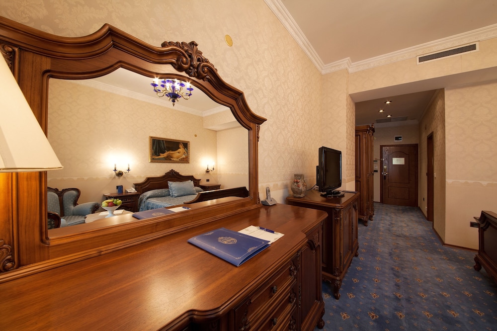 Deluxe Room - Photo 5