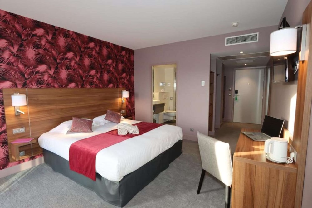 Comfort Room, 1 Queen Bed, Non Smoking (Twin bed on request) - Photo 1