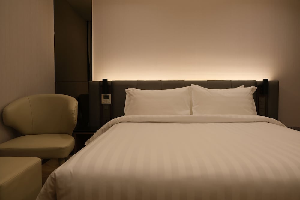 Standard Double Room, 1 Queen Bed, Non Smoking, City View