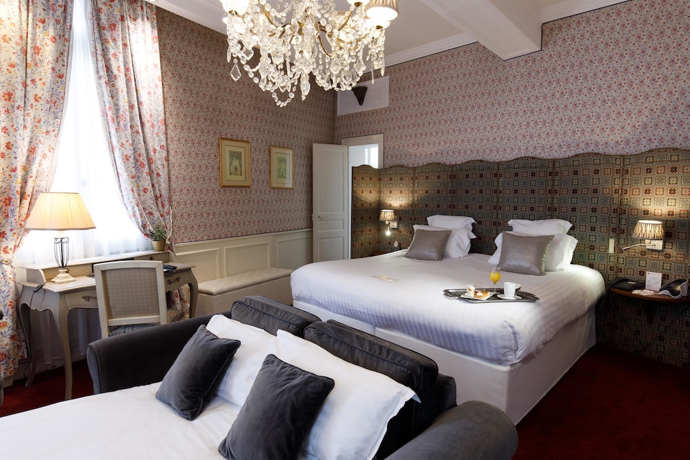 Family Room, 1 King Bed, Non Smoking (with Sofabed) - Photo 5