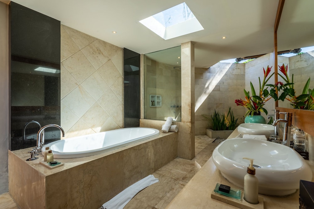 Four-Bedroom Villa with Private Pool - Photo 19