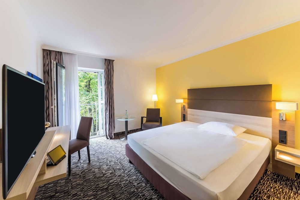 Standard Room, 1 Queen Bed, Accessible (1st Floor)
