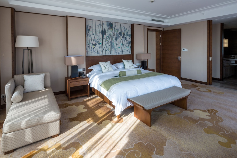 Deluxe Suite, Lake View photo 1