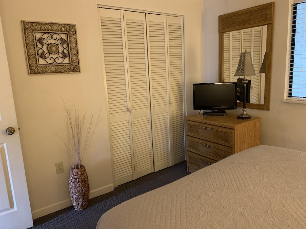 Condo, 2 Bedrooms (501) photo 3