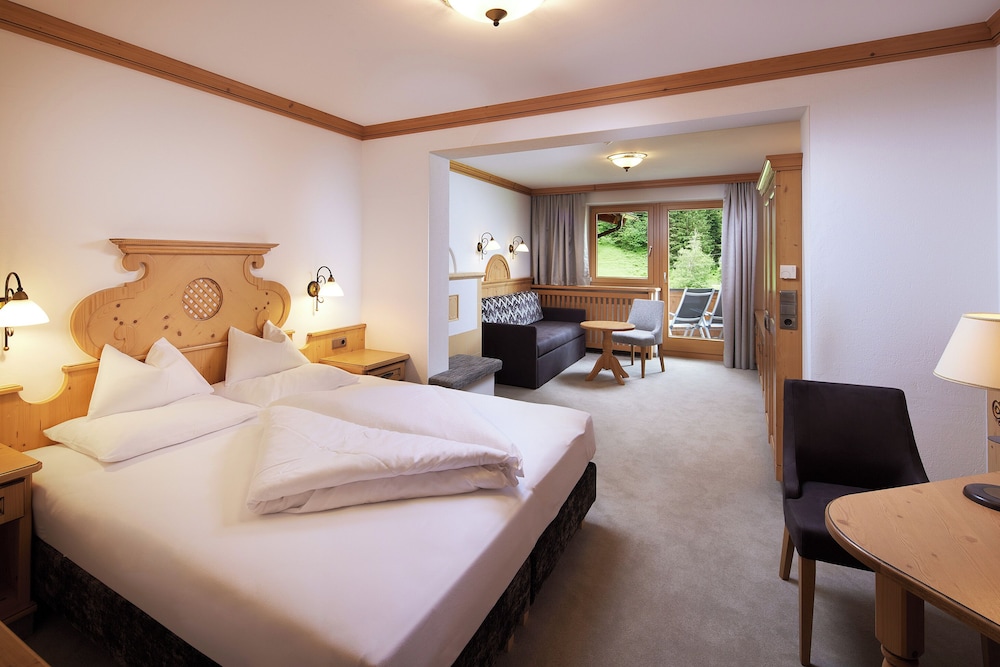 Family Quadruple Room, Non Smoking, Balcony (Tux) photo 1