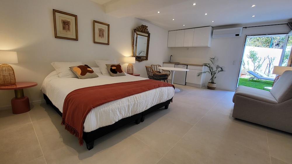 Deluxe Studio Suite photo 1