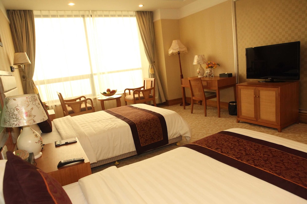Deluxe Twin Room, 1 Bedroom, Pool View photo 2