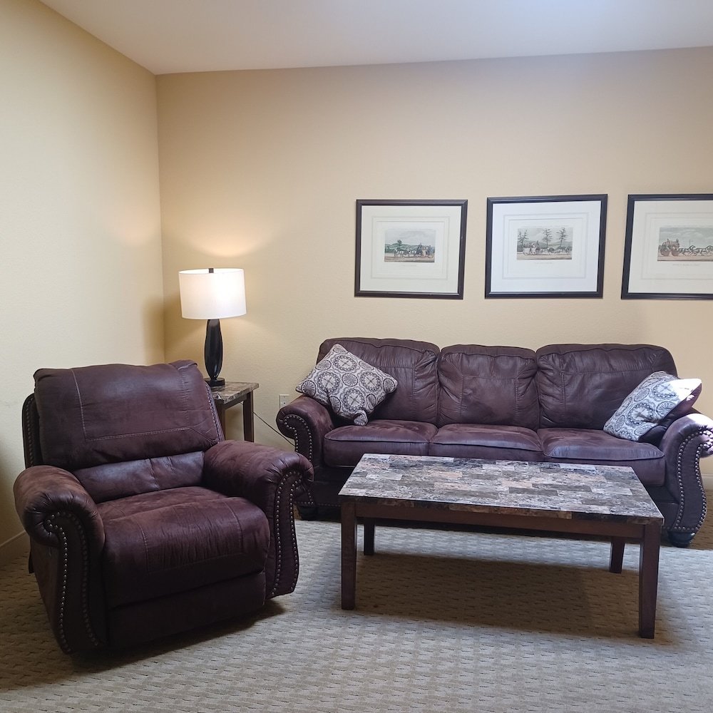 Deluxe Suite, Multiple Beds, Jetted Tub, City View