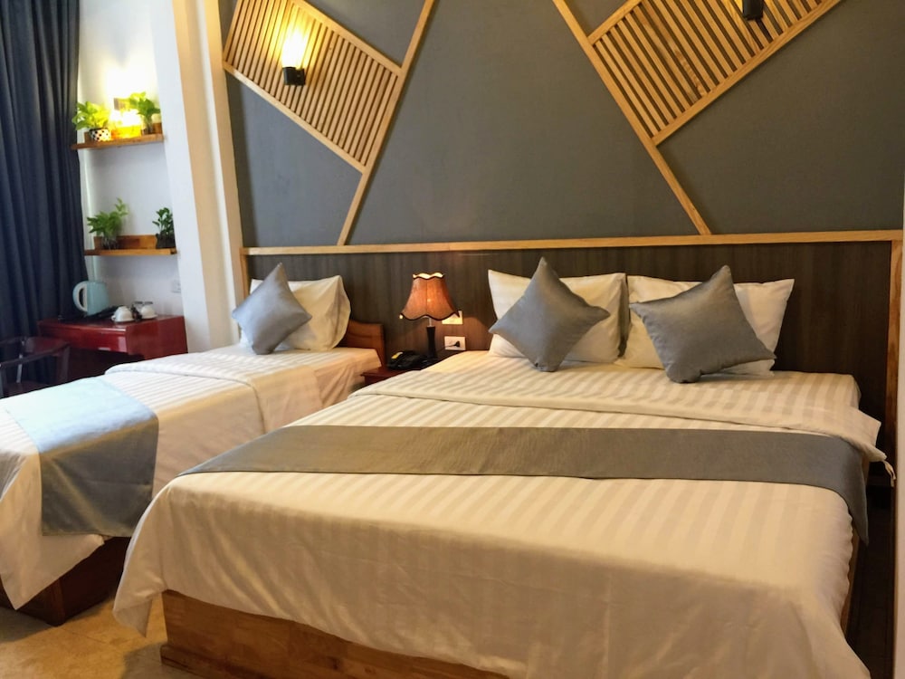 Deluxe Triple Room, City View