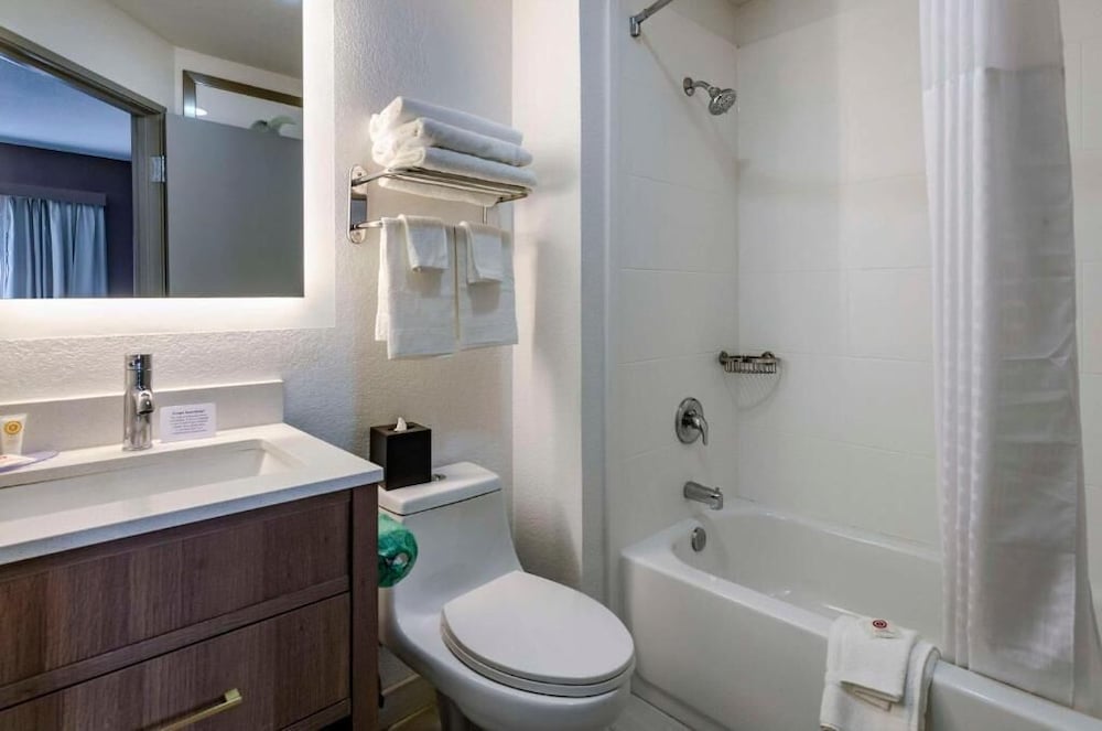 Standard Room, 2 Queen Beds, Non Smoking (1st Floor) - Photo 3